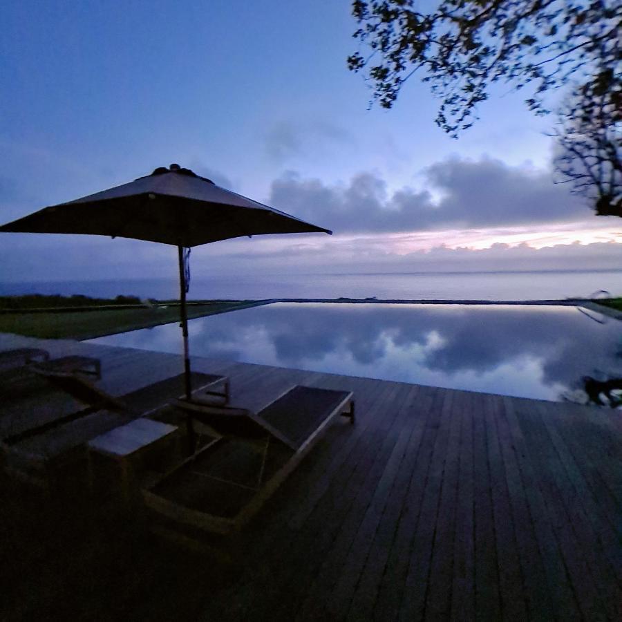 Sensi Azores Nature And Spa Ginetes Exterior foto View of the lake from the hotel